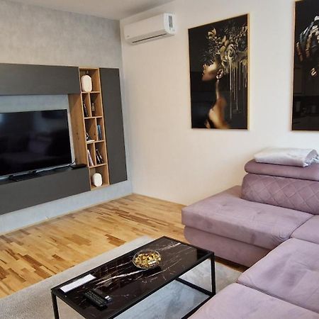 Apartman Plum - Self Check In, Free Parking Eszék Kültér fotó