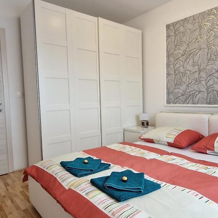 Apartman Plum - Self Check In, Free Parking Eszék Kültér fotó